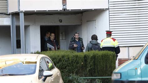 muere un hombre en barberà del vallès|Los Mossos investigan si el camionero del accidente con tres。